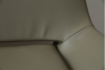 中古　未使用　展示品　B&B イタリア(Italia)　メトロポリタン(Metropolitan)　リプロダクト　上質な空間づくりにぴったりのエアロラウンジチェア(アームチェア、回転椅子、回転イス、1人掛け、一人掛け)(R-083771)