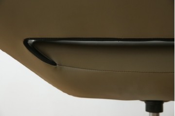 中古　未使用　展示品　B&B イタリア(Italia)　メトロポリタン(Metropolitan)　リプロダクト　上質な空間づくりにぴったりのエアロラウンジチェア(アームチェア、回転椅子、回転イス、1人掛け、一人掛け)(R-083771)