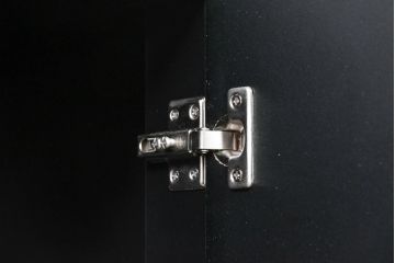 中古　モダンデザイン　ローズウッド材　照明付き　上質な空間を演出するガラストップのサイドボード(ローボード、リビングボード、収納棚、戸棚)(R-083772)