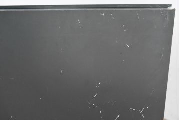 中古　モダンデザイン　ローズウッド材　照明付き　上質な空間を演出するガラストップのサイドボード(ローボード、リビングボード、収納棚、戸棚)(R-083772)