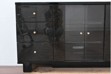 中古　美品!!　国産職人手作り　高級家具　鏡面仕上げのシックなテレビボード(テレビ台、リビングボード、収納棚、戸棚、サイドキャビネット)(R-083773)