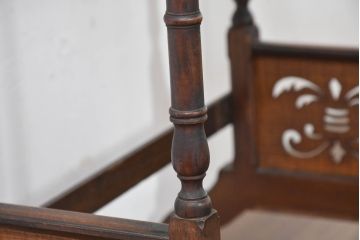 和製アンティーク　透かし彫り入り　パーケットリー　大正ロマンの雰囲気漂う古い洋館のネストテーブル(サイドテーブル、カフェテーブル、コーヒーテーブル)(R-083776)