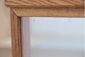 和製ヴィンテージ　未使用　長期在庫品　職人手作り　総欅材　飾るものを素敵に魅せる六角縦型ガラスケース　(R-083777)