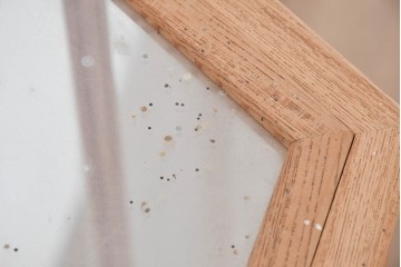 和製ヴィンテージ　未使用　長期在庫品　職人手作り　総欅材　飾るものを素敵に魅せる六角縦型ガラスケース　(R-083777)