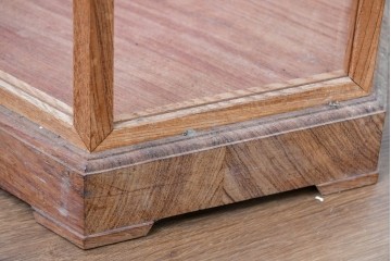 和製ヴィンテージ　未使用　長期在庫品　職人手作り　総欅材　飾るものを素敵に魅せる六角縦型ガラスケース　(R-083777)