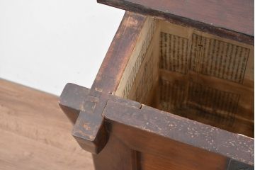 アジアンビンテージ　欅(ケヤキ)材　松材　アンティーク調　オリエンタルな雰囲気を醸し出す豆びつ(韓国、豆櫃、米びつ、サイドテーブル、バンダヂ、バンダジ、バンダチ、収納箱、収納付きベンチ、スツール、店舗什器、ヴィンテージ)(R-083778)