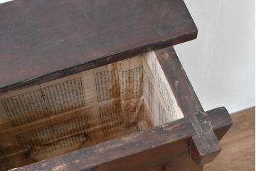 アジアンビンテージ　欅(ケヤキ)材　松材　アンティーク調　オリエンタルな雰囲気を醸し出す豆びつ(韓国、豆櫃、米びつ、サイドテーブル、バンダヂ、バンダジ、バンダチ、収納箱、収納付きベンチ、スツール、店舗什器、ヴィンテージ)(R-083778)