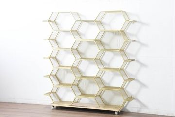 中古　展示品　美品　高級輸入家具　コティル(kotile)　六角形のハニカム構造がお洒落!アートのようにディスプレイできるハニカムメタルシェルフ(飾り棚、陳列棚、オープンラック、オープンシェルフ)(定価約28万円)(R-083779)