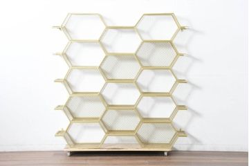 中古　展示品　美品　高級輸入家具　コティル(kotile)　六角形のハニカム構造がお洒落!アートのようにディスプレイできるハニカムメタルシェルフ(飾り棚、陳列棚、オープンラック、オープンシェルフ)(定価約28万円)(R-083779)