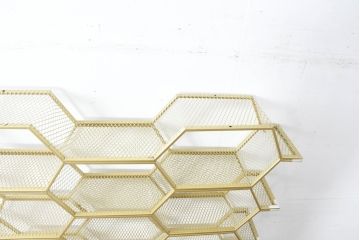 中古　展示品　美品　高級輸入家具　コティル(kotile)　六角形のハニカム構造がお洒落!アートのようにディスプレイできるハニカムメタルシェルフ(飾り棚、陳列棚、オープンラック、オープンシェルフ)(定価約28万円)(R-083779)