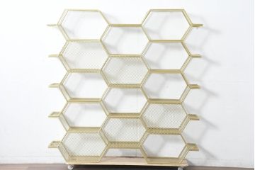 中古　展示品　美品　高級輸入家具　コティル(kotile)　六角形のハニカム構造がお洒落!アートのようにディスプレイできるハニカムメタルシェルフ(飾り棚、陳列棚、オープンラック、オープンシェルフ)(定価約28万円)(R-083779)