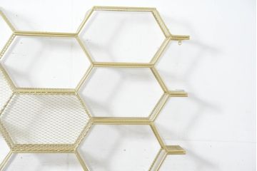 中古　展示品　美品　高級輸入家具　コティル(kotile)　六角形のハニカム構造がお洒落!アートのようにディスプレイできるハニカムメタルシェルフ(飾り棚、陳列棚、オープンラック、オープンシェルフ)(定価約28万円)(R-083779)