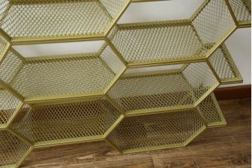 中古　展示品　美品　高級輸入家具　コティル(kotile)　六角形のハニカム構造がお洒落!アートのようにディスプレイできるハニカムメタルシェルフ(飾り棚、陳列棚、オープンラック、オープンシェルフ)(定価約28万円)(R-083779)