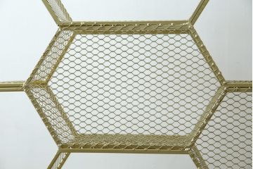 中古　展示品　美品　高級輸入家具　コティル(kotile)　六角形のハニカム構造がお洒落!アートのようにディスプレイできるハニカムメタルシェルフ(飾り棚、陳列棚、オープンラック、オープンシェルフ)(定価約28万円)(R-083779)