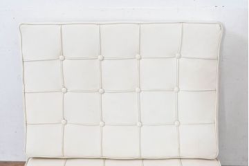中古　イタリアビンテージ　リプロダクト品　本革　モダンな寛ぎ空間を演出するバルセロナチェアとオットマンのセット(バルセロナスツール、1人掛けソファ、椅子、イス、ヴィンテージ)(当時25万円で購入)(R-083780)