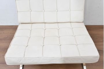 中古　イタリアビンテージ　リプロダクト品　本革　モダンな寛ぎ空間を演出するバルセロナチェアとオットマンのセット(バルセロナスツール、1人掛けソファ、椅子、イス、ヴィンテージ)(当時25万円で購入)(R-083780)