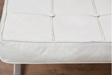 中古　イタリアビンテージ　リプロダクト品　本革　モダンな寛ぎ空間を演出するバルセロナチェアとオットマンのセット(バルセロナスツール、1人掛けソファ、椅子、イス、ヴィンテージ)(当時25万円で購入)(R-083780)