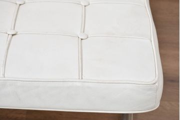 中古　イタリアビンテージ　リプロダクト品　本革　モダンな寛ぎ空間を演出するバルセロナチェアとオットマンのセット(バルセロナスツール、1人掛けソファ、椅子、イス、ヴィンテージ)(当時25万円で購入)(R-083780)