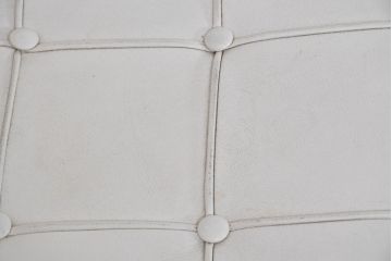 中古　イタリアビンテージ　リプロダクト品　本革　モダンな寛ぎ空間を演出するバルセロナチェアとオットマンのセット(バルセロナスツール、1人掛けソファ、椅子、イス、ヴィンテージ)(当時25万円で購入)(R-083780)