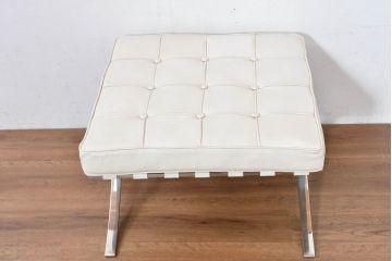 中古　イタリアビンテージ　リプロダクト品　本革　モダンな寛ぎ空間を演出するバルセロナチェアとオットマンのセット(バルセロナスツール、1人掛けソファ、椅子、イス、ヴィンテージ)(当時25万円で購入)(R-083780)