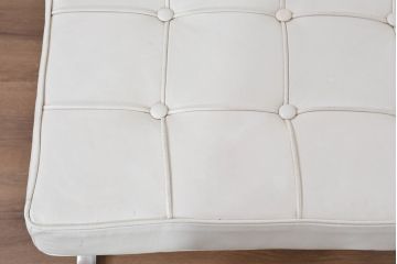 中古　イタリアビンテージ　リプロダクト品　本革　モダンな寛ぎ空間を演出するバルセロナチェアとオットマンのセット(バルセロナスツール、1人掛けソファ、椅子、イス、ヴィンテージ)(当時25万円で購入)(R-083780)