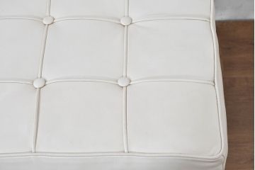 中古　イタリアビンテージ　リプロダクト品　本革　モダンな寛ぎ空間を演出するバルセロナチェアとオットマンのセット(バルセロナスツール、1人掛けソファ、椅子、イス、ヴィンテージ)(当時25万円で購入)(R-083780)