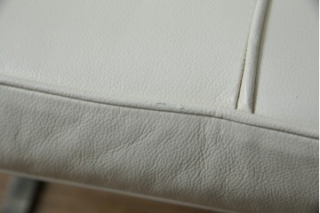 イタリアビンテージ　リプロダクト品　本革　モダンな寛ぎ空間を演出するバルセロナチェアとオットマンのセット(バルセロナスツール、1人掛けソファ、椅子、イス、ヴィンテージ)(当時25万円で購入)(R-083780)