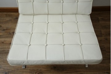 イタリアビンテージ　リプロダクト品　本革　モダンな寛ぎ空間を演出するバルセロナチェアとオットマンのセット(バルセロナスツール、1人掛けソファ、椅子、イス、ヴィンテージ)(当時25万円で購入)(R-083780)