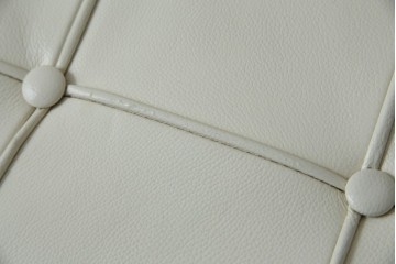 イタリアビンテージ　リプロダクト品　本革　モダンな寛ぎ空間を演出するバルセロナチェアとオットマンのセット(バルセロナスツール、1人掛けソファ、椅子、イス、ヴィンテージ)(当時25万円で購入)(R-083780)