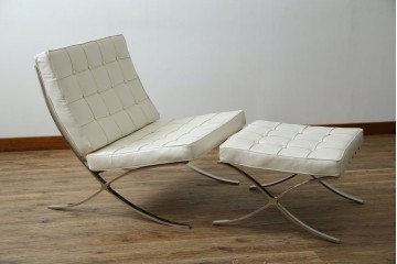 イタリアビンテージ　リプロダクト品　本革　モダンな寛ぎ空間を演出するバルセロナチェアとオットマンのセット(バルセロナスツール、1人掛けソファ、椅子、イス、ヴィンテージ)(当時25万円で購入)(R-083780)