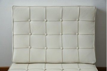 イタリアビンテージ　リプロダクト品　本革　モダンな寛ぎ空間を演出するバルセロナチェアとオットマンのセット(バルセロナスツール、1人掛けソファ、椅子、イス、ヴィンテージ)(当時25万円で購入)(R-083780)