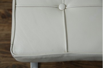 イタリアビンテージ　リプロダクト品　本革　モダンな寛ぎ空間を演出するバルセロナチェアとオットマンのセット(バルセロナスツール、1人掛けソファ、椅子、イス、ヴィンテージ)(当時25万円で購入)(R-083780)