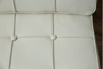 イタリアビンテージ　リプロダクト品　本革　モダンな寛ぎ空間を演出するバルセロナチェアとオットマンのセット(バルセロナスツール、1人掛けソファ、椅子、イス、ヴィンテージ)(当時25万円で購入)(R-083780)