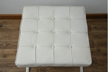 イタリアビンテージ　リプロダクト品　本革　モダンな寛ぎ空間を演出するバルセロナチェアとオットマンのセット(バルセロナスツール、1人掛けソファ、椅子、イス、ヴィンテージ)(当時25万円で購入)(R-083780)