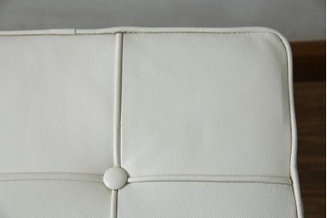 イタリアビンテージ　リプロダクト品　本革　モダンな寛ぎ空間を演出するバルセロナチェアとオットマンのセット(バルセロナスツール、1人掛けソファ、椅子、イス、ヴィンテージ)(当時25万円で購入)(R-083780)