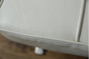 イタリアビンテージ　リプロダクト品　本革　モダンな寛ぎ空間を演出するバルセロナチェアとオットマンのセット(バルセロナスツール、1人掛けソファ、椅子、イス、ヴィンテージ)(当時25万円で購入)(R-083780)