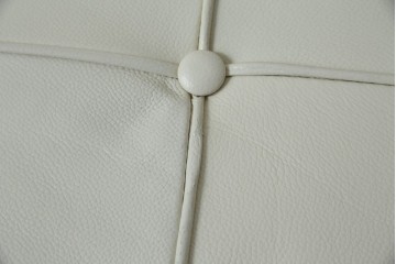 イタリアビンテージ　リプロダクト品　本革　モダンな寛ぎ空間を演出するバルセロナチェアとオットマンのセット(バルセロナスツール、1人掛けソファ、椅子、イス、ヴィンテージ)(当時25万円で購入)(R-083780)