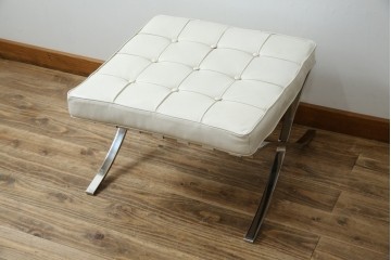 イタリアビンテージ　リプロダクト品　本革　モダンな寛ぎ空間を演出するバルセロナチェアとオットマンのセット(バルセロナスツール、1人掛けソファ、椅子、イス、ヴィンテージ)(当時25万円で購入)(R-083780)