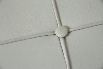 イタリアビンテージ　リプロダクト品　本革　モダンな寛ぎ空間を演出するバルセロナチェアとオットマンのセット(バルセロナスツール、1人掛けソファ、椅子、イス、ヴィンテージ)(当時25万円で購入)(R-083780)