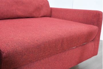 中古　美品　CHARDONNAY(シャルドネ)　FEMININ(フェミニン) 　空間を彩る深い赤が魅力のモダンソファ(3P、3人掛け、アームソファ)(定価約41万円)(R-083783)