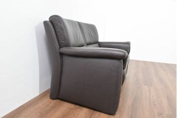 中古　美品　IDC大塚家具取り扱い　ヒモラ(himolla)　上質な本革素材と快適な座り心地が魅力の2Pソファ(レザー、アームソファ、二人掛け、2人掛け)(定価約25万円)(R-083784)