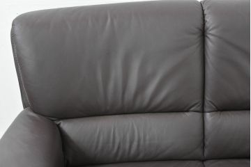 中古　美品　IDC大塚家具取り扱い　ヒモラ(himolla)　上質な本革素材と快適な座り心地が魅力の2Pソファ(レザー、アームソファ、二人掛け、2人掛け)(定価約25万円)(R-083784)