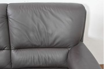 中古　美品　IDC大塚家具取り扱い　ヒモラ(himolla)　上質な本革素材と快適な座り心地が魅力の2Pソファ(レザー、アームソファ、二人掛け、2人掛け)(定価約25万円)(R-083784)