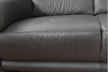 中古　美品　IDC大塚家具取り扱い　ヒモラ(himolla)　上質な本革素材と快適な座り心地が魅力の2Pソファ(レザー、アームソファ、二人掛け、2人掛け)(定価約25万円)(R-083784)