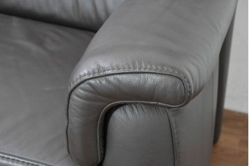 中古　美品　IDC大塚家具取り扱い　ヒモラ(himolla)　上質な本革素材と快適な座り心地が魅力の2Pソファ(レザー、アームソファ、二人掛け、2人掛け)(定価約25万円)(R-083784)