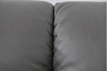中古　美品　IDC大塚家具取り扱い　ヒモラ(himolla)　上質な本革素材と快適な座り心地が魅力の2Pソファ(レザー、アームソファ、二人掛け、2人掛け)(定価約25万円)(R-083784)
