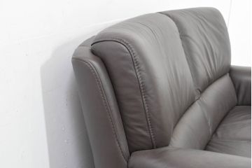 中古　美品　IDC大塚家具取り扱い　ヒモラ(himolla)　上質な本革素材と快適な座り心地が魅力の2Pソファ(レザー、アームソファ、二人掛け、2人掛け)(定価約25万円)(R-083784)