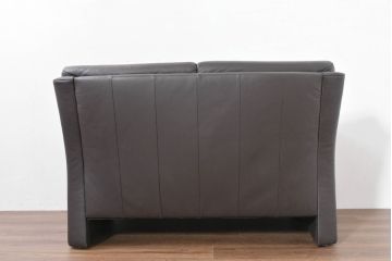 中古　美品　IDC大塚家具取り扱い　ヒモラ(himolla)　上質な本革素材と快適な座り心地が魅力の2Pソファ(レザー、アームソファ、二人掛け、2人掛け)(定価約25万円)(R-083784)