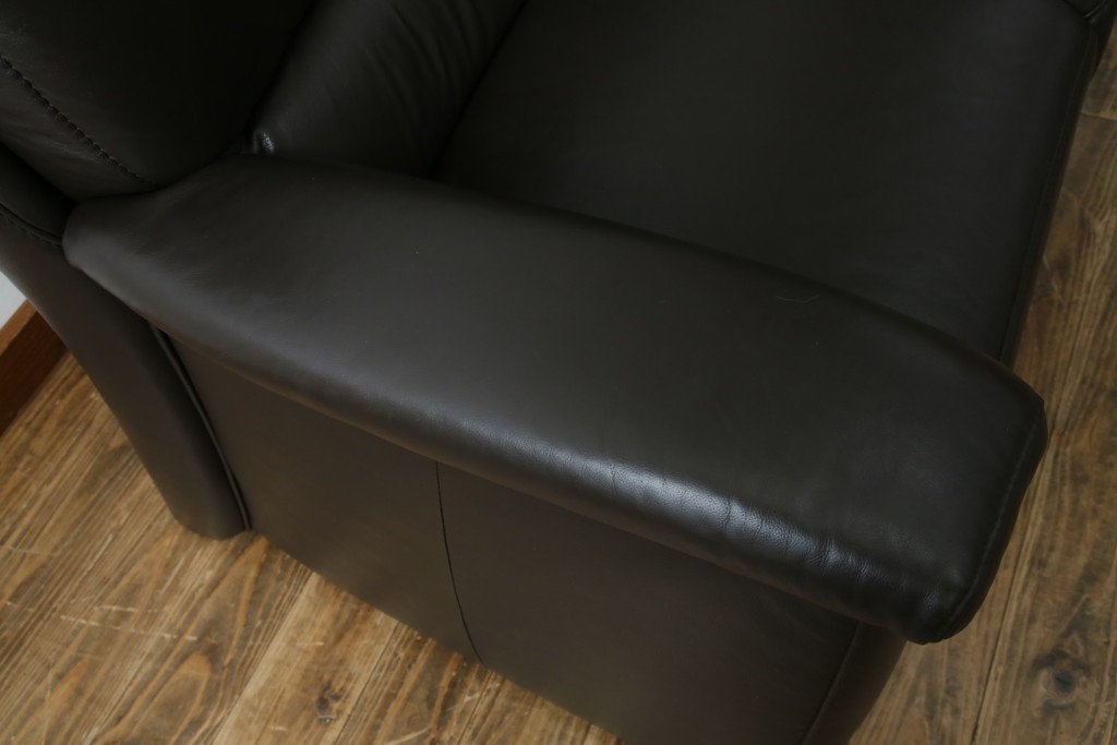 中古　美品　IDC大塚家具取り扱い　ヒモラ(himolla)　上質な本革素材と快適な座り心地が魅力の2Pソファ　定価約25万円　(R-083784)