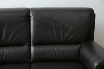 中古　美品　IDC大塚家具取り扱い　ヒモラ(himolla)　上質な本革素材と快適な座り心地が魅力の2Pソファ　定価約25万円　(R-083784)